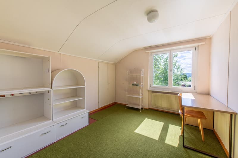 Zentrumsnahes Potenzial: Ausbaubares 5-Zimmer-Einfamilienhaus mit grosszügigem Garten (11)