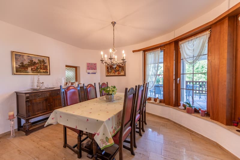 Spacious single-family house with 2'000 m² plot and versatile potential (10)