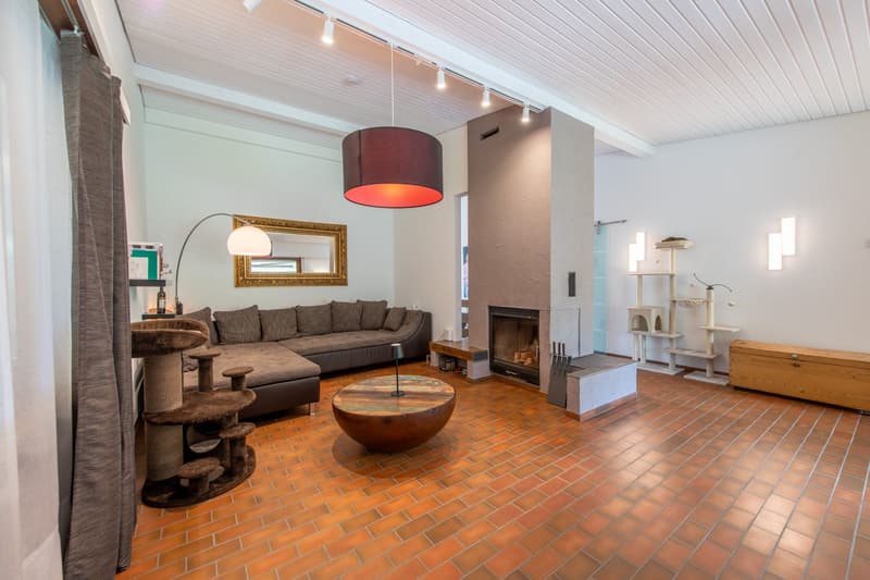 Wohnen mit Potenzial: Exklusives Zuhause mit Vielzweck-Anbau in traumhafter Lage (2)