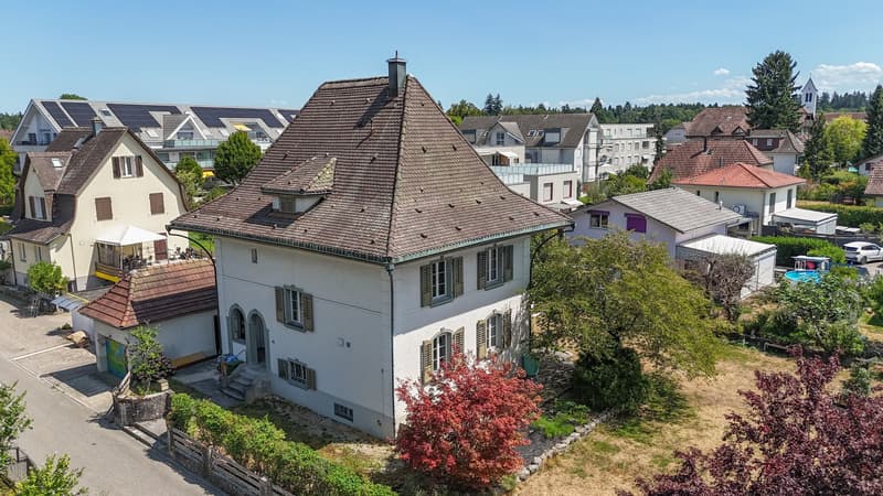 Wohnen mit Charakter - Historisches Einfamilienhaus mit viel Umschwung (1)