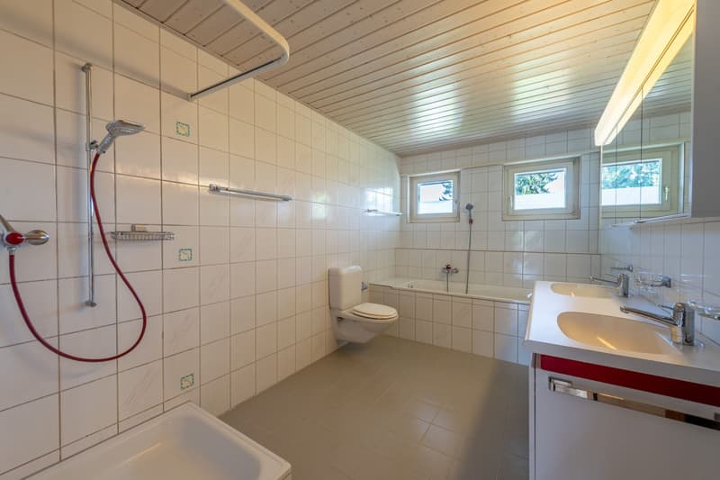 Viel Platz für die ganze Familie - 6.5-Zimmer-Reiheneckhaus mit Blick ins Grüne (10)