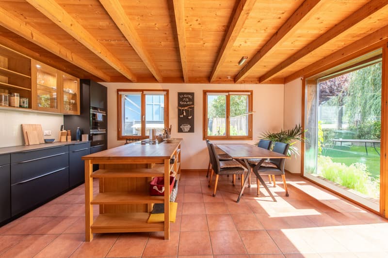 Nachhaltig wohnen - Minergie-Haus mit Wintergarten und Garten (4)