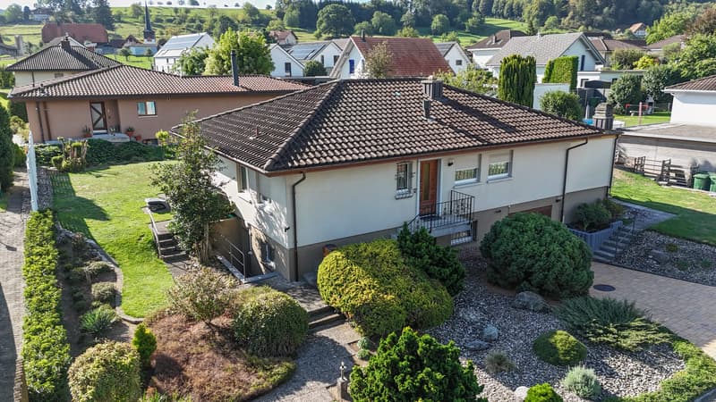 Ein Zuhause zum Geniessen - 5-Zimmer Einfamilienhaus mit Wintergarten & viel Grünfläche (1)
