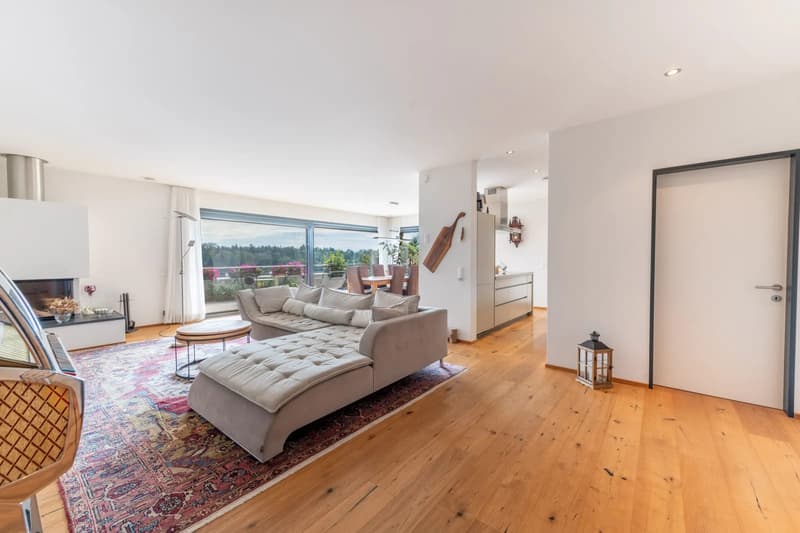 Ankommen, wohlfühlen und Weitblick geniessen - stilvolle 4.5-Zimmer-Terrassenwohnung mit Garten (5)