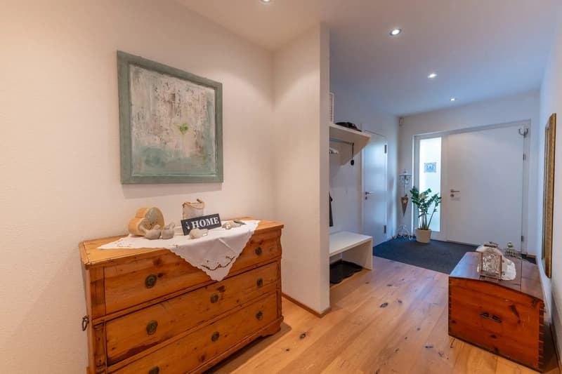 Ankommen, wohlfühlen und Weitblick geniessen - stilvolle 4.5-Zimmer-Terrassenwohnung mit Garten (6)