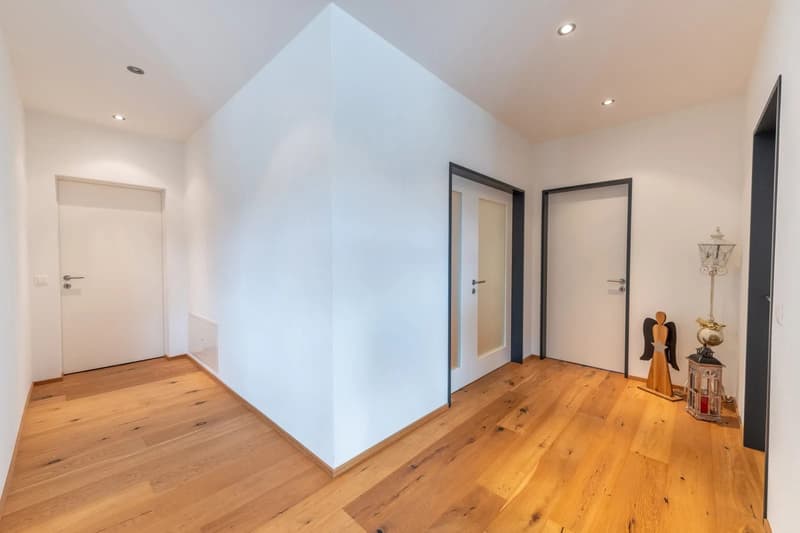 Ankommen, wohlfühlen und Weitblick geniessen - stilvolle 4.5-Zimmer-Terrassenwohnung mit Garten (11)