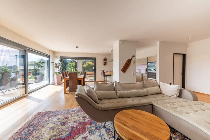 Ankommen, wohlfühlen und Weitblick geniessen - stilvolle 4.5-Zimmer-Terrassenwohnung mit Garten (1)