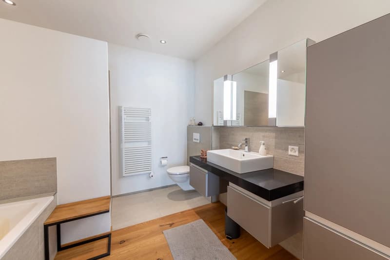 Ankommen, wohlfühlen und Weitblick geniessen - stilvolle 4.5-Zimmer-Terrassenwohnung mit Garten (9)