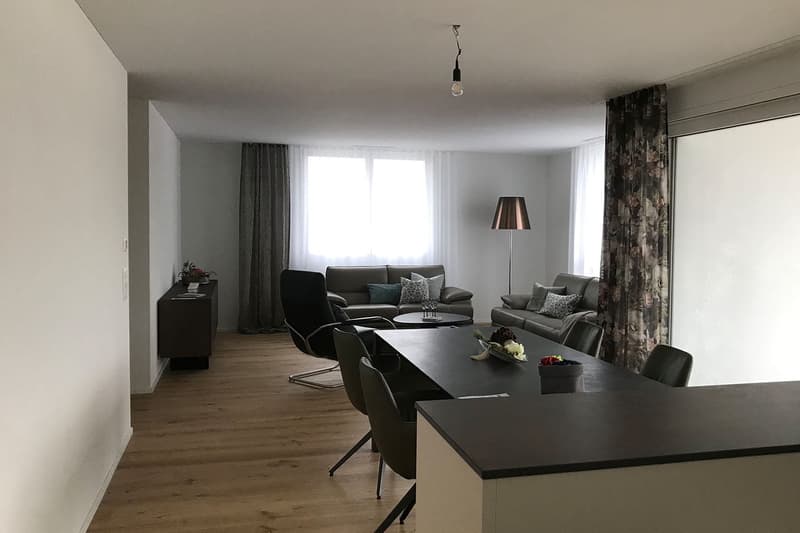 Appartamento moderno 4.5 locali con ampio balcone in affitto a Ennetbürgen (3)