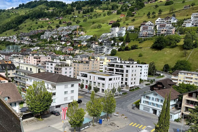 Appartamento moderno 4.5 locali con ampio balcone in affitto a Ennetbürgen (1)