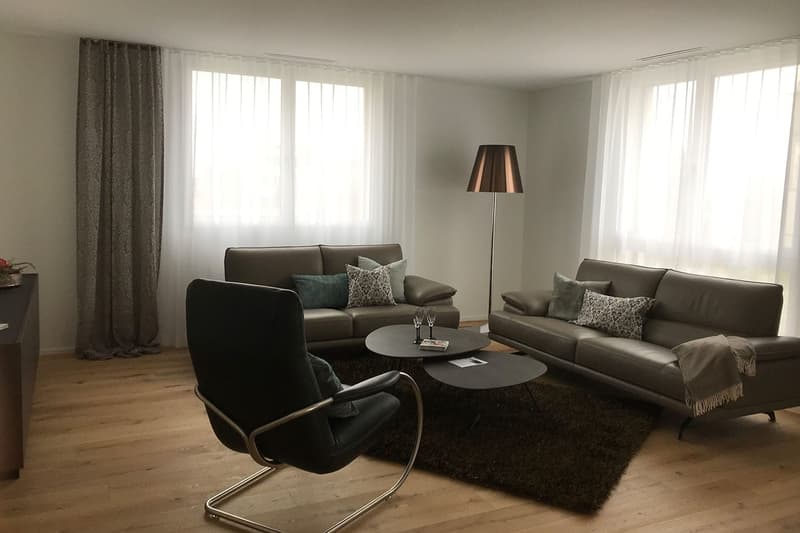 Appartamento moderno 4.5 locali con ampio balcone in affitto a Ennetbürgen (2)