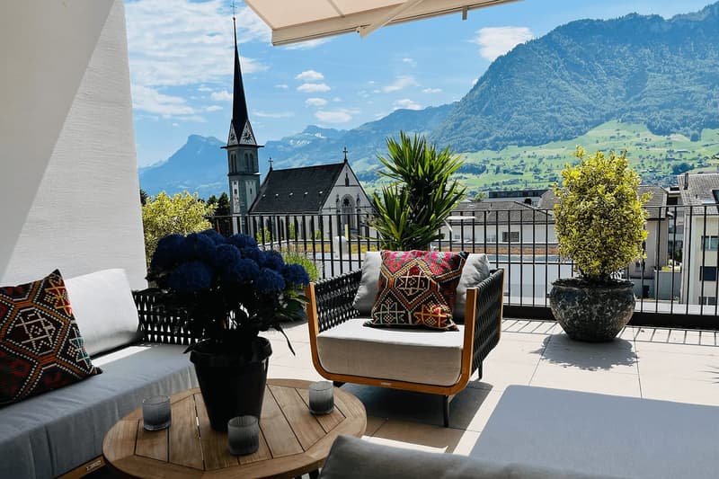 Appartement en attique de 5,5 pièces avec terrasse sud de 112 m² à louer à Ennetbürgen (1)