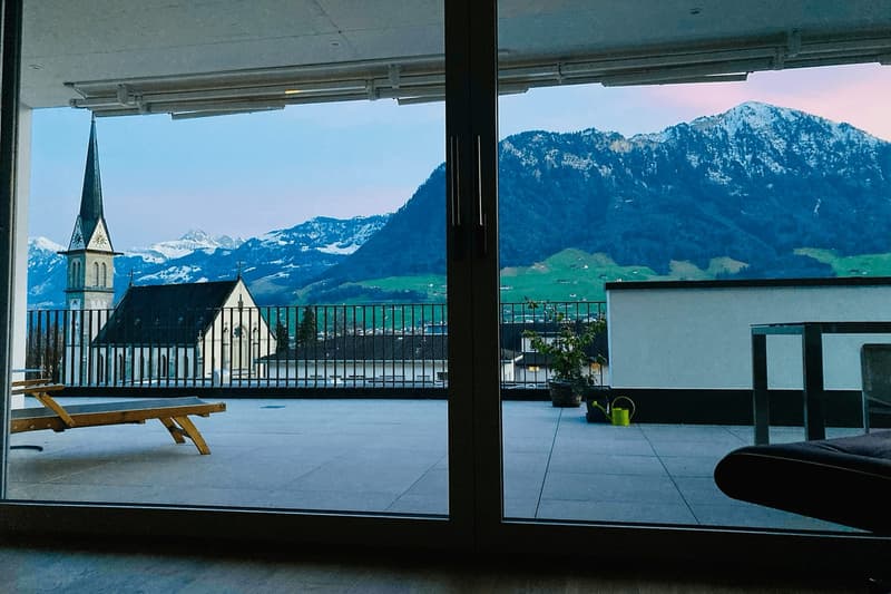 Appartement en attique de 5,5 pièces avec terrasse sud de 112 m² à louer à Ennetbürgen (8)