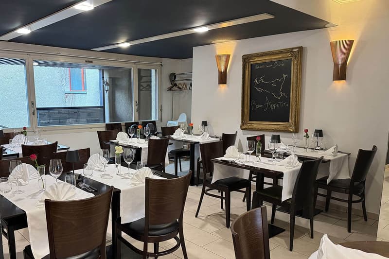 Spazio gastronomico con terrazza a Stans - locazione visibile (7)