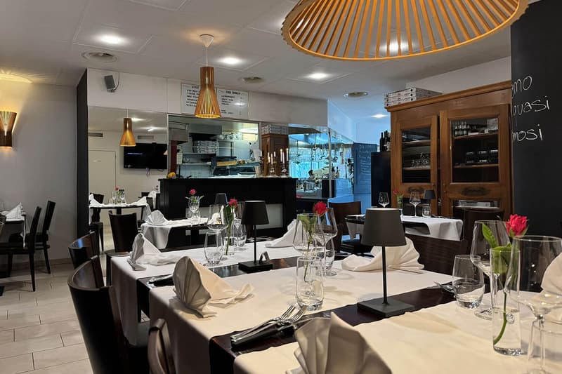 Spazio gastronomico con terrazza a Stans - locazione visibile (3)