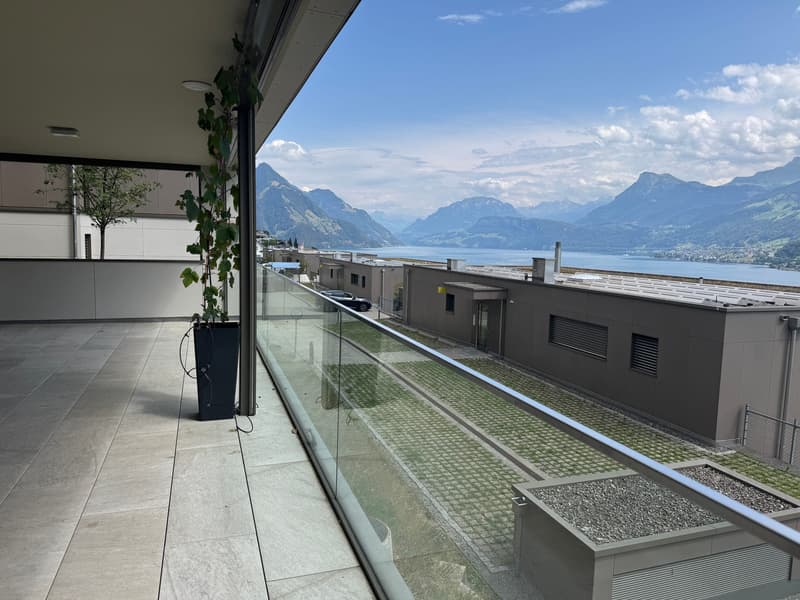 Grosszügige 4½-Zimmer-Wohnung mit Seesicht und sonnigem Balkon in Ennetbürgen mieten (6)