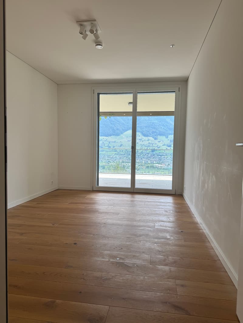 Grosszügige 4½-Zimmer-Wohnung mit Seesicht und sonnigem Balkon in Ennetbürgen mieten (9)