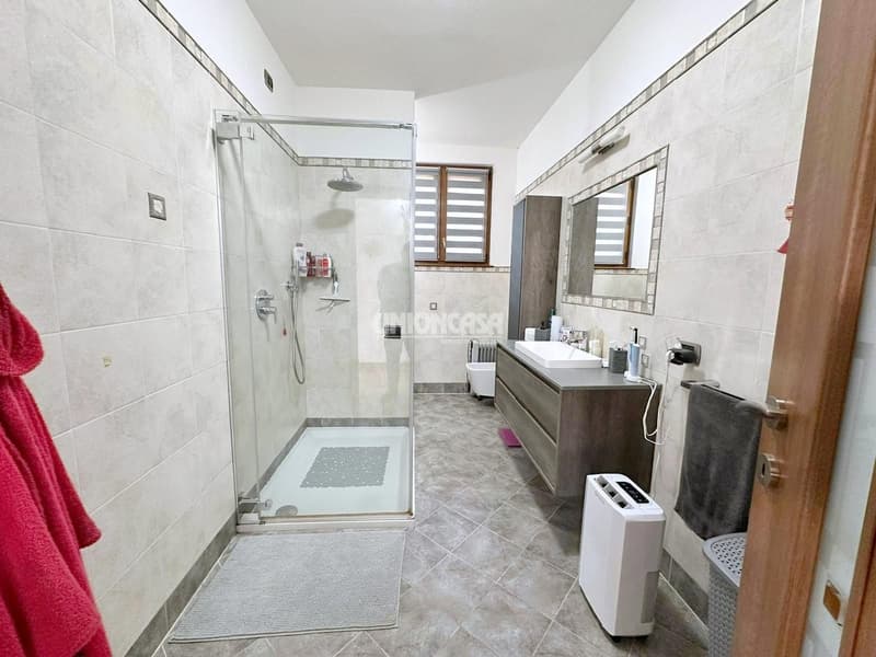 Superbe villa indépendante à Rodero – 4,5 pièces avec piscine et jardin (20)