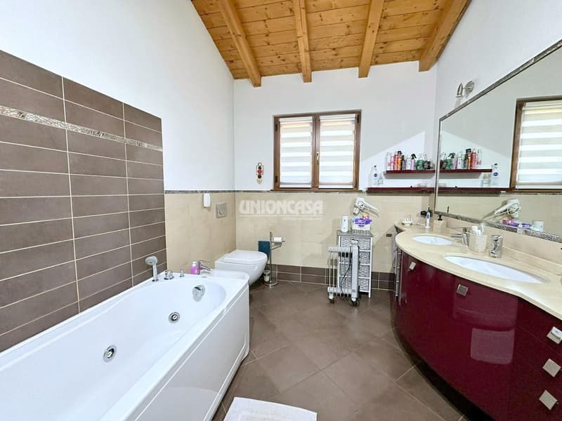 Superbe villa indépendante à Rodero – 4,5 pièces avec piscine et jardin (31)