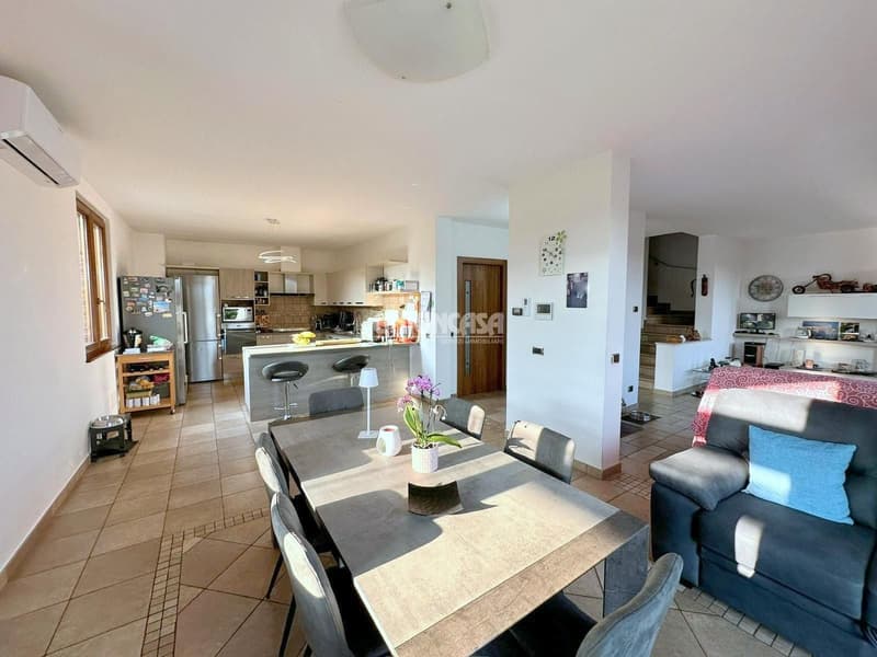 Superbe villa indépendante à Rodero – 4,5 pièces avec piscine et jardin (16)