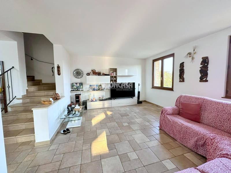Superbe villa indépendante à Rodero – 4,5 pièces avec piscine et jardin (14)