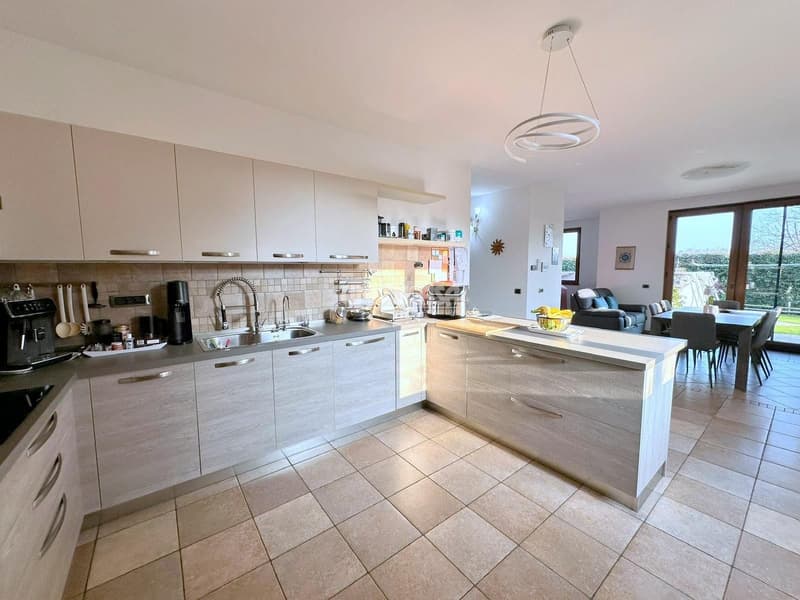Superbe villa indépendante à Rodero – 4,5 pièces avec piscine et jardin (19)