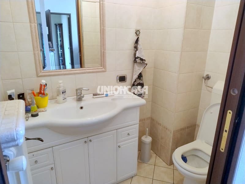 Elegant Independent Villa in Solbiate – 5.5 Rooms with Garden and Garage (20)