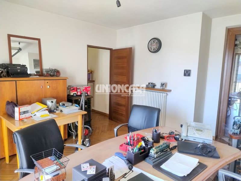 Elegant Independent Villa in Solbiate – 5.5 Rooms with Garden and Garage (19)