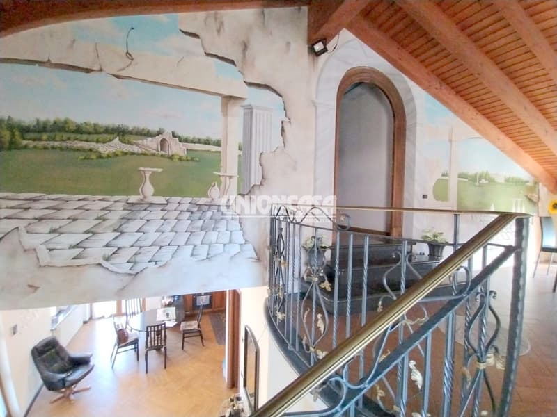 Elegant Independent Villa in Solbiate – 5.5 Rooms with Garden and Garage (21)