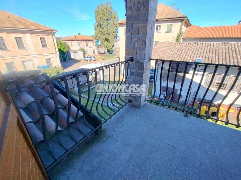 Elegant Independent Villa in Solbiate – 5.5 Rooms with Garden and Garage (26)