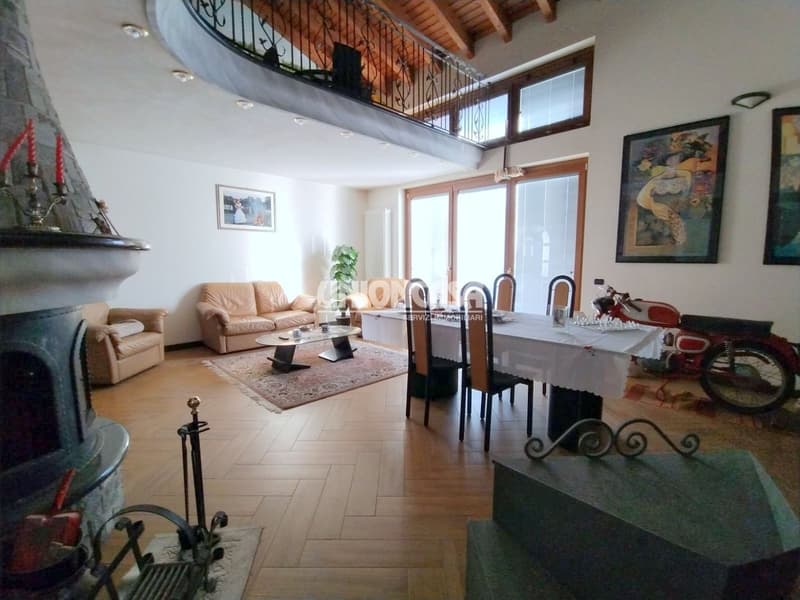 Elegant Independent Villa in Solbiate – 5.5 Rooms with Garden and Garage (14)