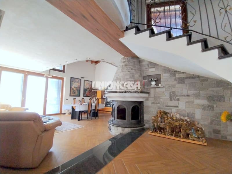 Elegant Independent Villa in Solbiate – 5.5 Rooms with Garden and Garage (16)