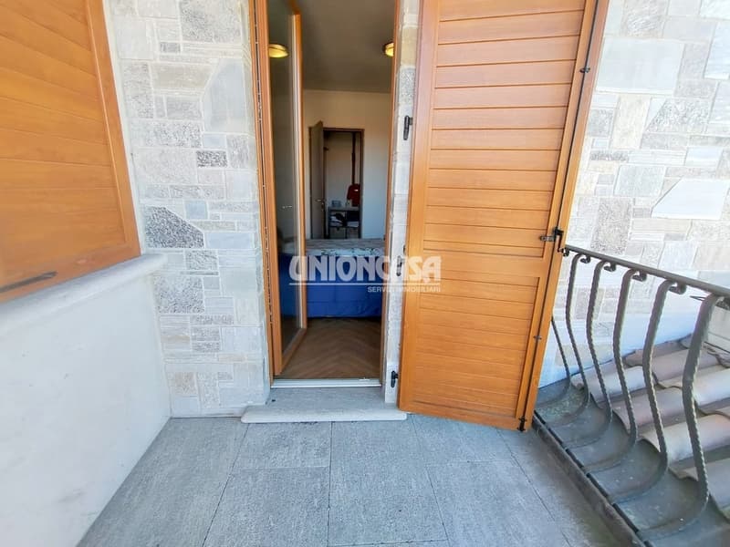 Elegant Independent Villa in Solbiate – 5.5 Rooms with Garden and Garage (28)