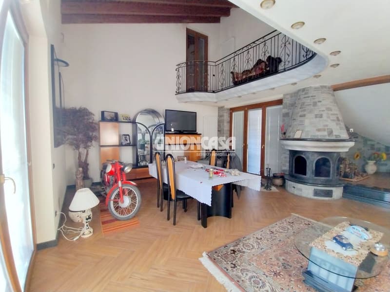 Elegant Independent Villa in Solbiate – 5.5 Rooms with Garden and Garage (17)