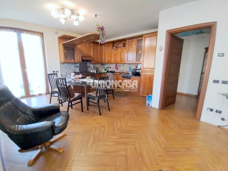 Elegant Independent Villa in Solbiate – 5.5 Rooms with Garden and Garage (8)