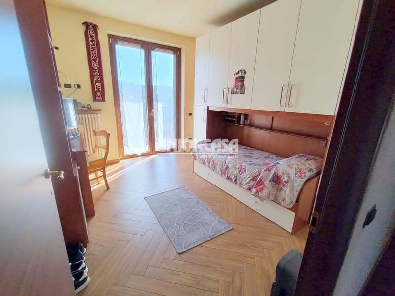 Elegant Independent Villa in Solbiate – 5.5 Rooms with Garden and Garage (29)