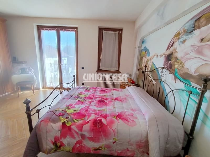 Elegant Independent Villa in Solbiate – 5.5 Rooms with Garden and Garage (25)