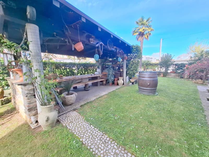 Bright 4-Room Apartment with Balcony and Garage in Bizzarone (11)