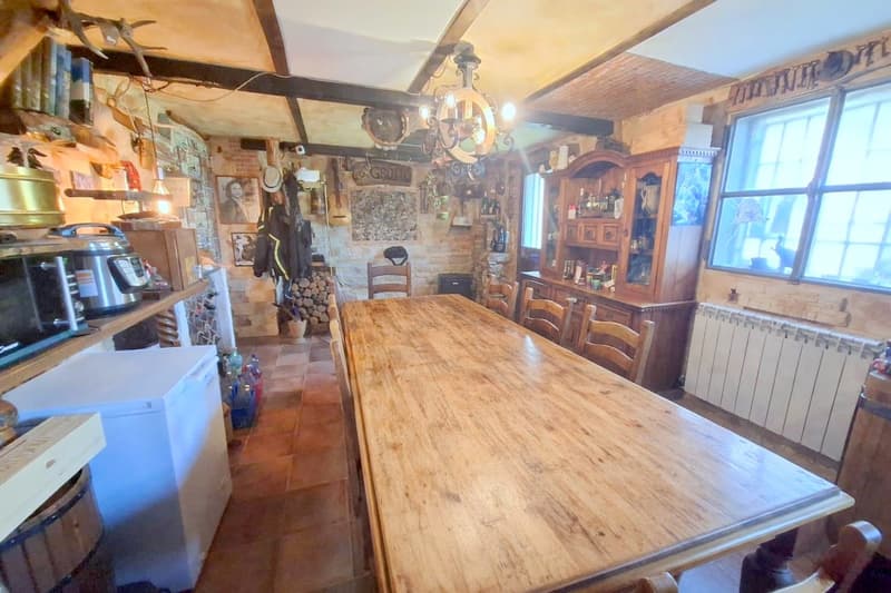 Bright 4-Room Apartment with Balcony and Garage in Bizzarone (9)