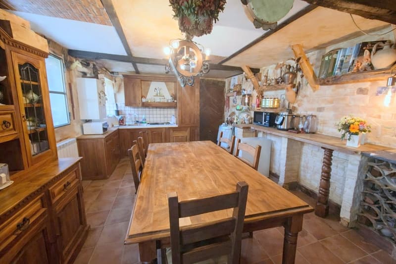 Bright 4-Room Apartment with Balcony and Garage in Bizzarone (10)