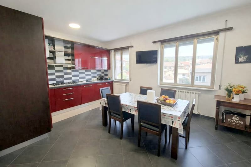 Bright 4-Room Apartment with Balcony and Garage in Bizzarone (4)