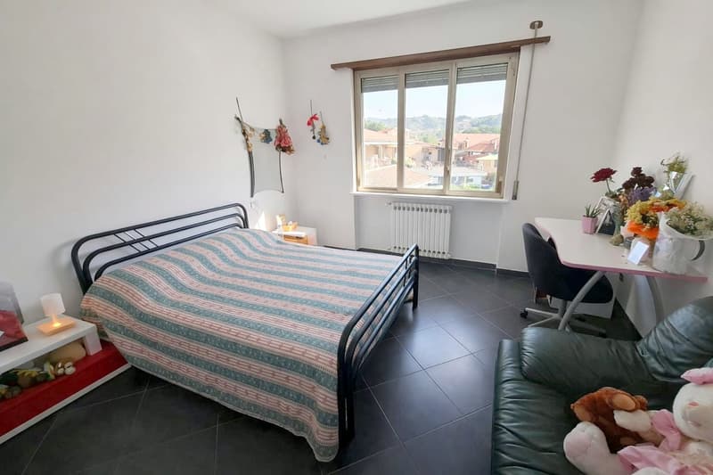 Bright 4-Room Apartment with Balcony and Garage in Bizzarone (6)