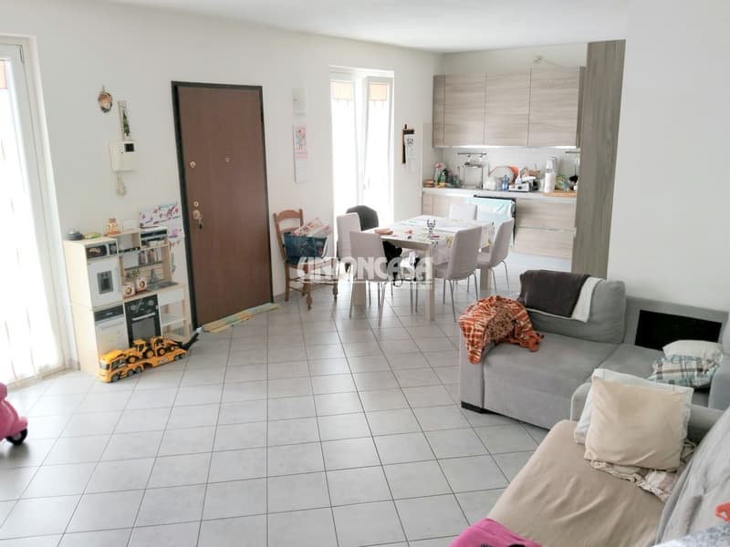 Unabhängiges modernes Haus in Figliaro – 4,5 Zimmer mit Garage und Balkon (12)