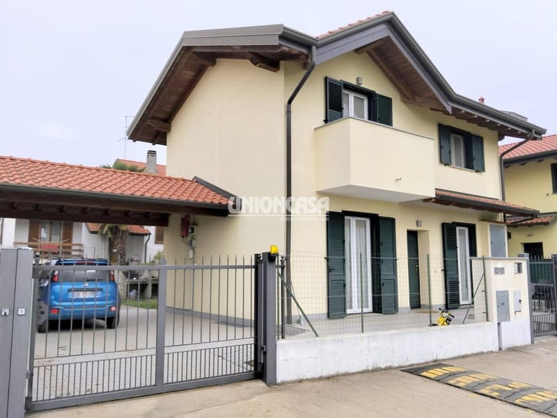 Unabhängiges modernes Haus in Figliaro – 4,5 Zimmer mit Garage und Balkon (2)