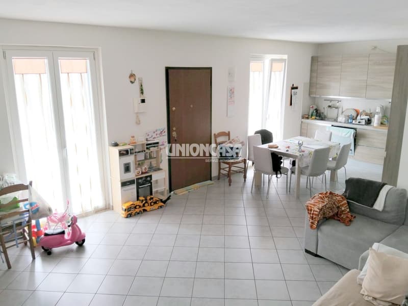 Unabhängiges modernes Haus in Figliaro – 4,5 Zimmer mit Garage und Balkon (8)