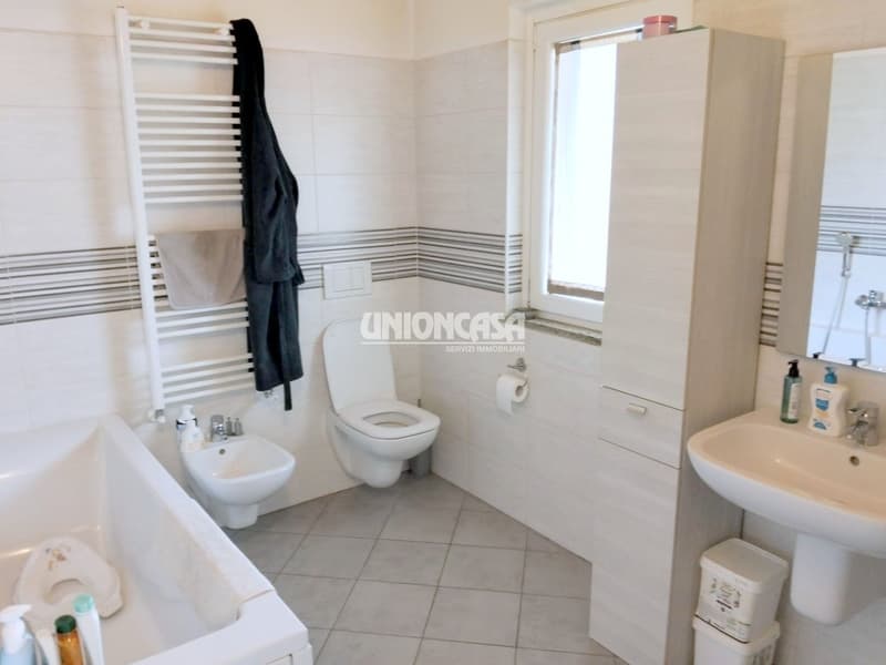 Unabhängiges modernes Haus in Figliaro – 4,5 Zimmer mit Garage und Balkon (23)