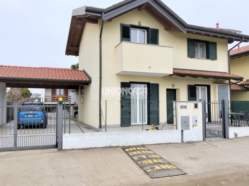 Unabhängiges modernes Haus in Figliaro – 4,5 Zimmer mit Garage und Balkon (3)