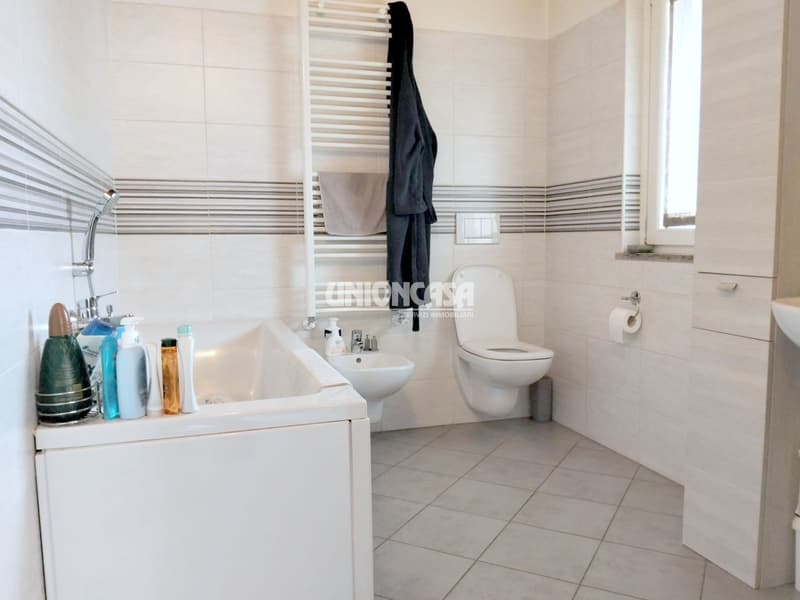 Unabhängiges modernes Haus in Figliaro – 4,5 Zimmer mit Garage und Balkon (25)