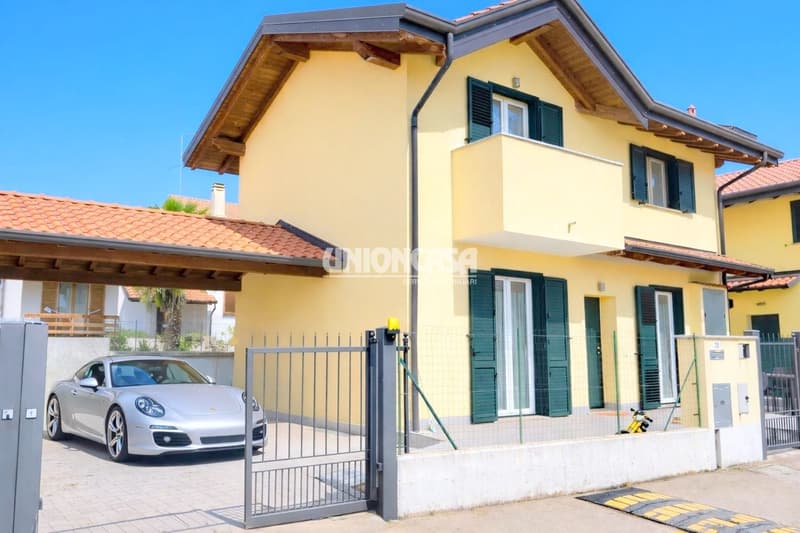 Unabhängiges modernes Haus in Figliaro – 4,5 Zimmer mit Garage und Balkon (1)