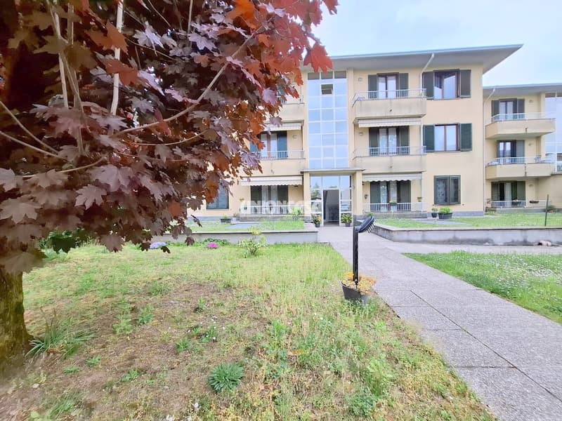 Apartment with 3.5 rooms, balcony and garage in Malnate (5)